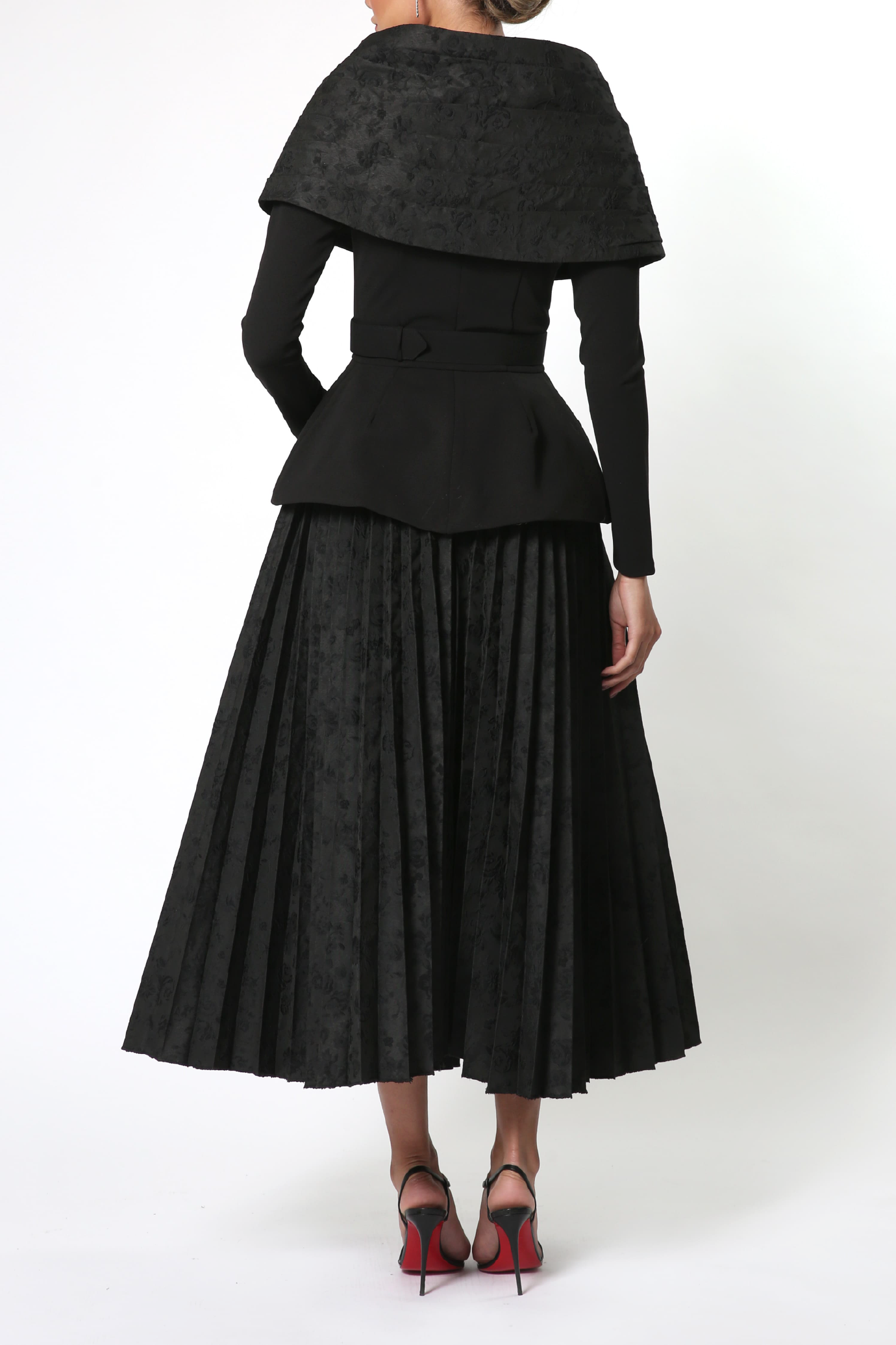 Scarf Collar Jacket and Pleated Jacquard Skirt