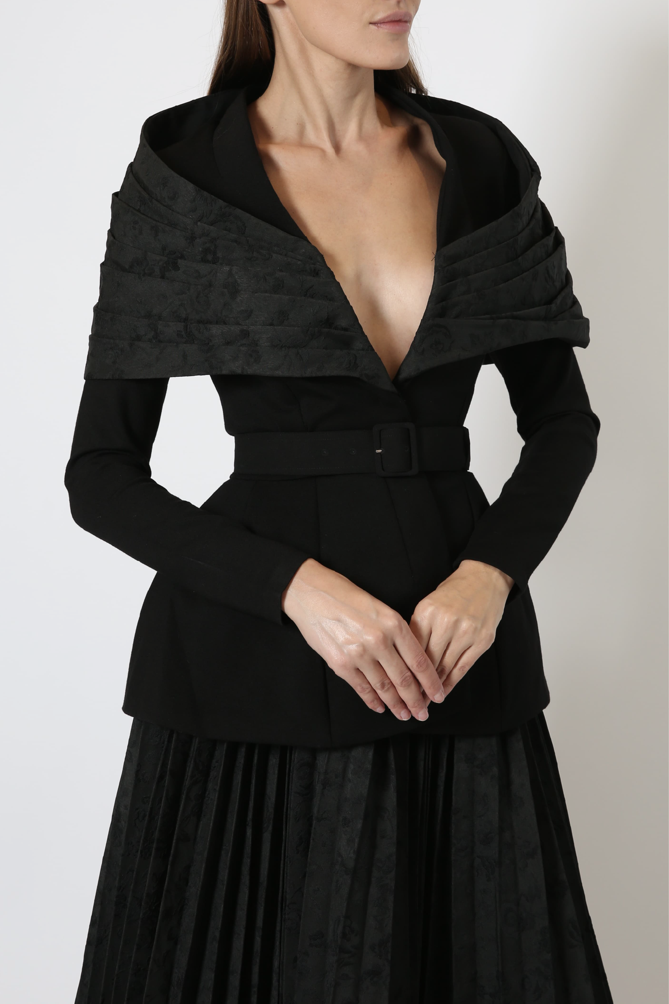 Scarf Collar Jacket and Pleated Jacquard Skirt
