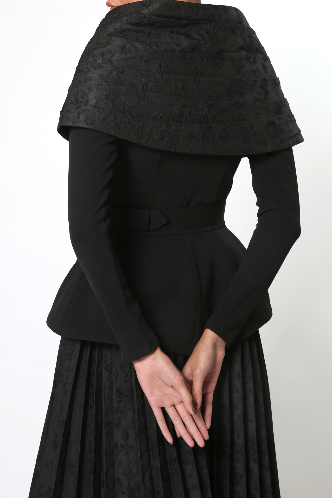 Scarf Collar Jacket and Pleated Jacquard Skirt