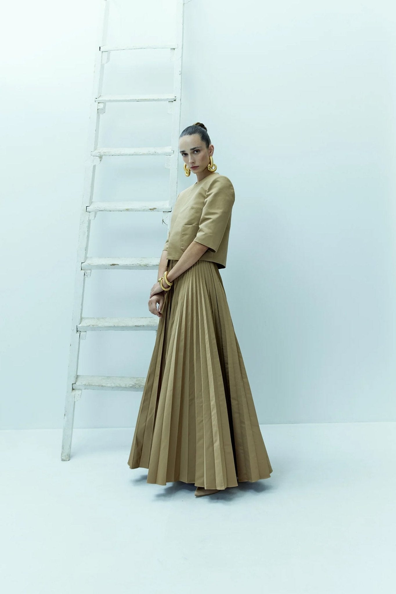 Alessia Blazer - ALBOUSHIYA - district 5 - dubai - riyadh - abaya - dresses - designers - evening wear - luxury - elegance - craftsmanship - gowns - cocktail dresses - collections - georges