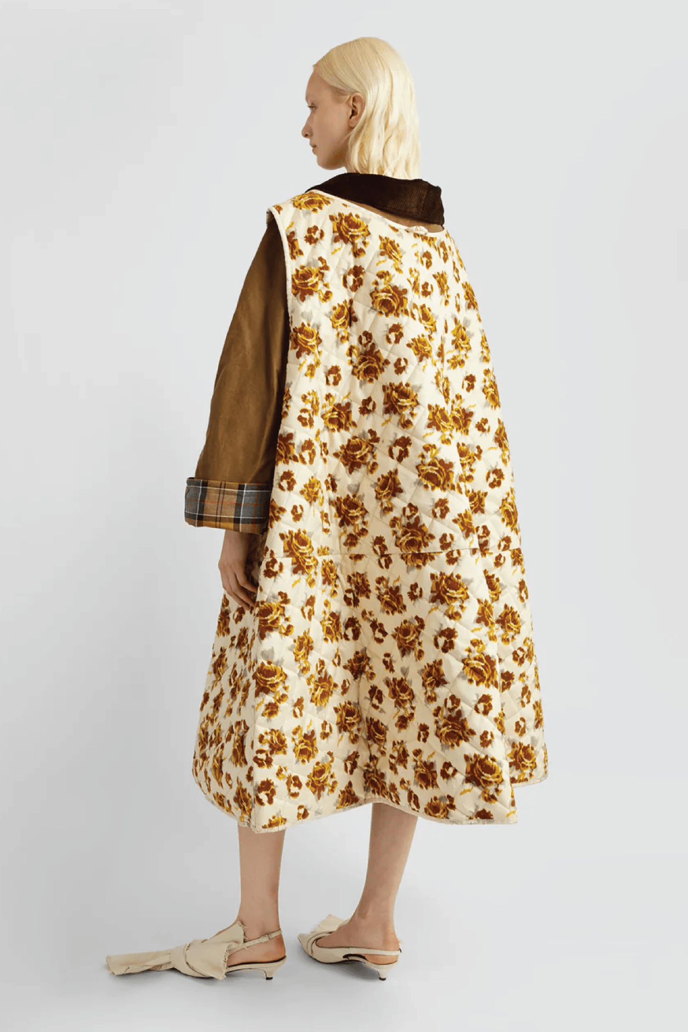 Barbour Waxed Cotton Coat - ALBOUSHIYA - district 5 - dubai - riyadh - abaya - dresses - designers - evening wear - luxury - elegance - craftsmanship - gowns - cocktail dresses - collections - georges
