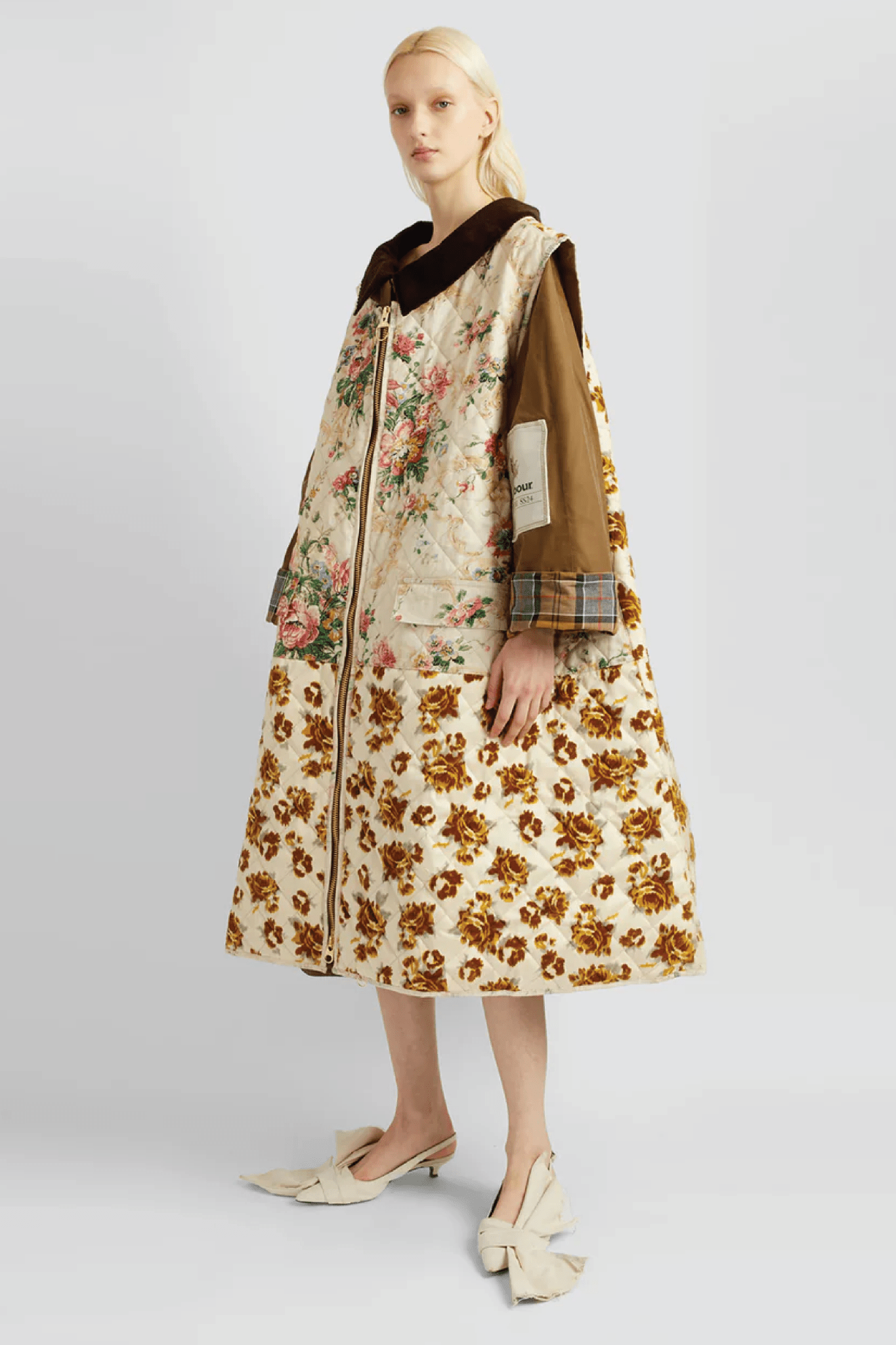 Barbour Waxed Cotton Coat - ALBOUSHIYA - district 5 - dubai - riyadh - abaya - dresses - designers - evening wear - luxury - elegance - craftsmanship - gowns - cocktail dresses - collections - georges