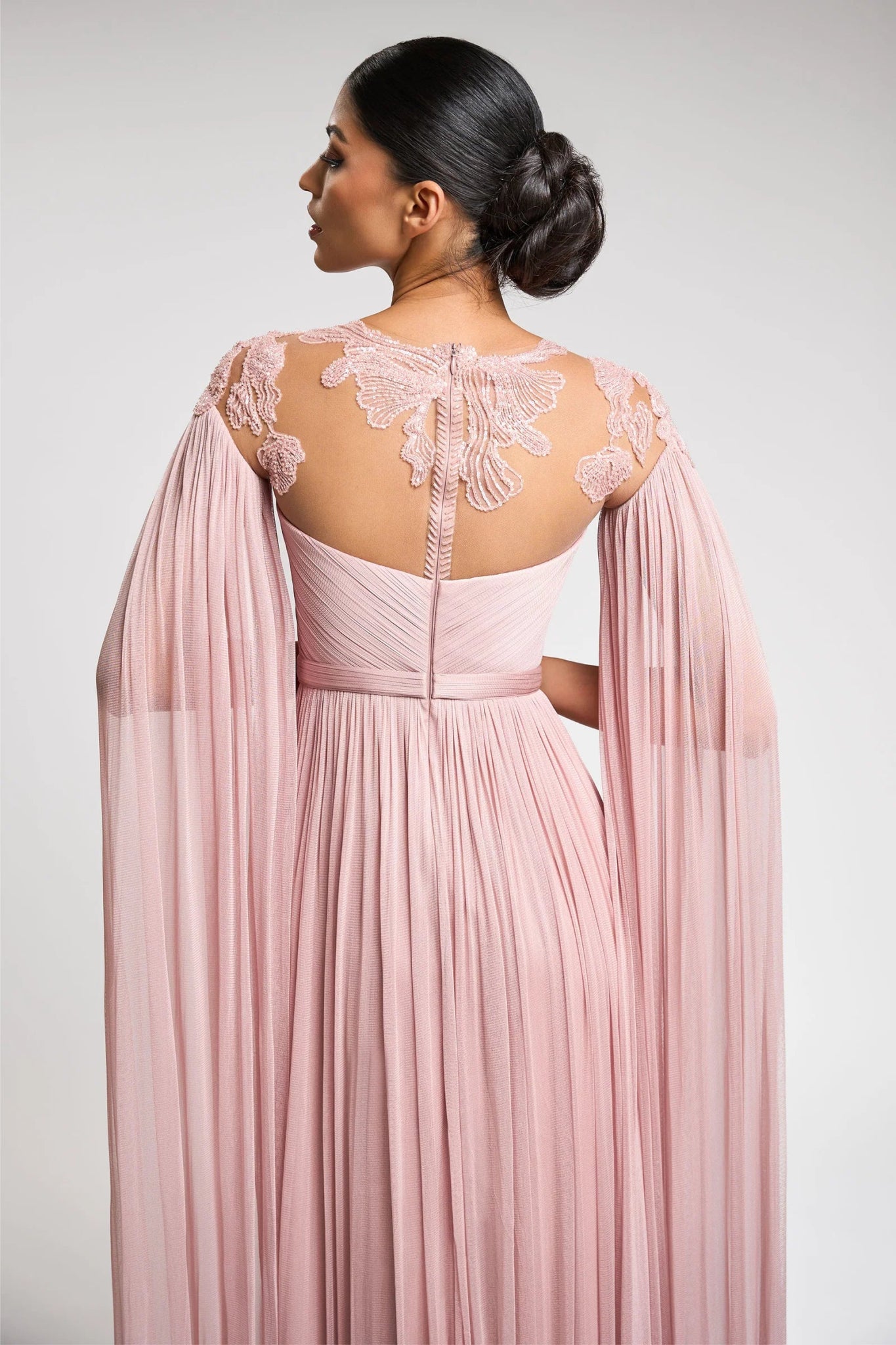 Beatriz Gown - ALBOUSHIYA - district 5 - dubai - riyadh - abaya - dresses - designers - evening wear - luxury - elegance - craftsmanship - gowns - cocktail dresses - collections - georges