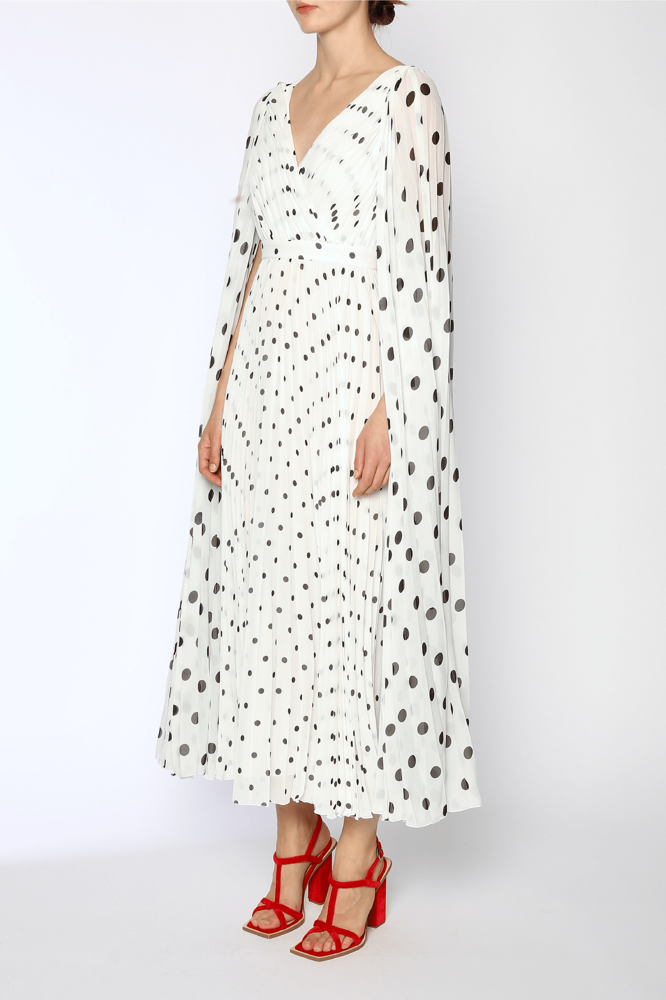 Beryl Dress - ALBOUSHIYA - district 5 - dubai - riyadh - abaya - dresses - designers - evening wear - luxury - elegance - craftsmanship - gowns - cocktail dresses - collections - georges