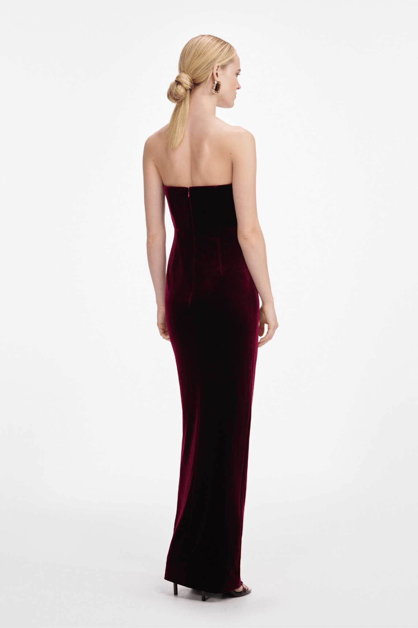 Burgundy Velvet Bandeau Maxi Dress - ALBOUSHIYA - district 5 - dubai - riyadh - abaya - dresses - designers - evening wear - luxury - elegance - craftsmanship - gowns - cocktail dresses - collections - georges