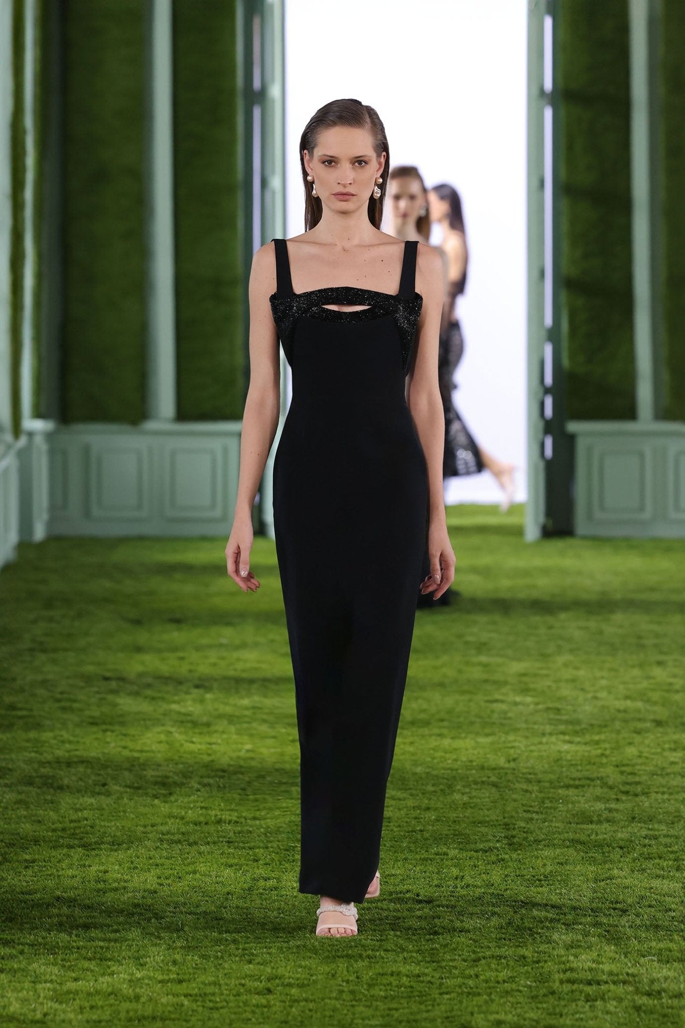 Crepe Dress with Twisted Collar - ALBOUSHIYA - district 5 - dubai - riyadh - abaya - dresses - designers - evening wear - luxury - elegance - craftsmanship - gowns - cocktail dresses - collections - georges
