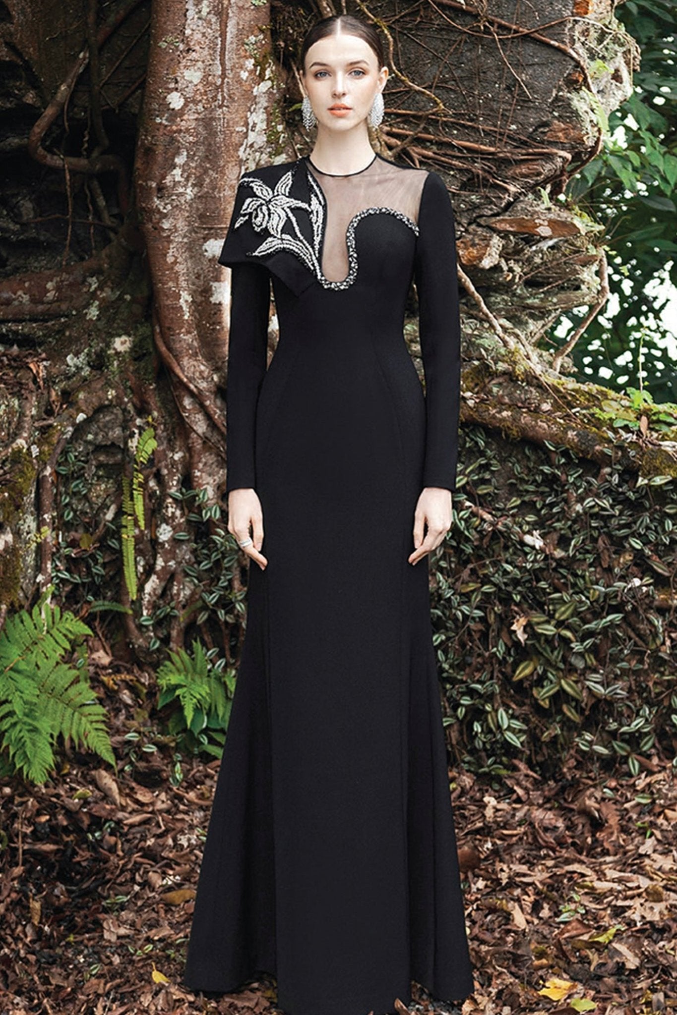 Crepe Evening Gown - ALBOUSHIYA - district 5 - dubai - riyadh - abaya - dresses - designers - evening wear - luxury - elegance - craftsmanship - gowns - cocktail dresses - collections - georges
