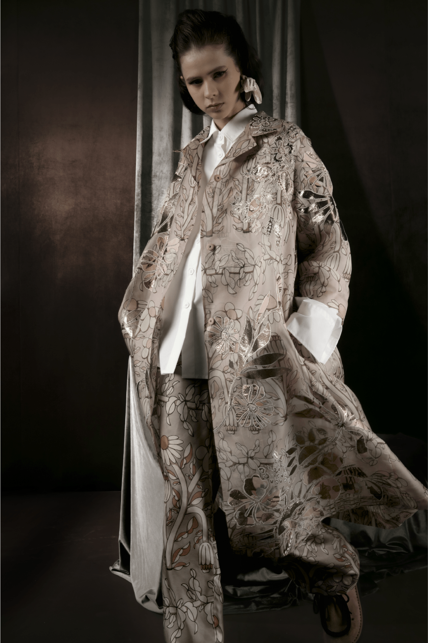 Hermoine Organza Coat - ALBOUSHIYA - district 5 - dubai - riyadh - abaya - dresses - designers - evening wear - luxury - elegance - craftsmanship - gowns - cocktail dresses - collections - georges