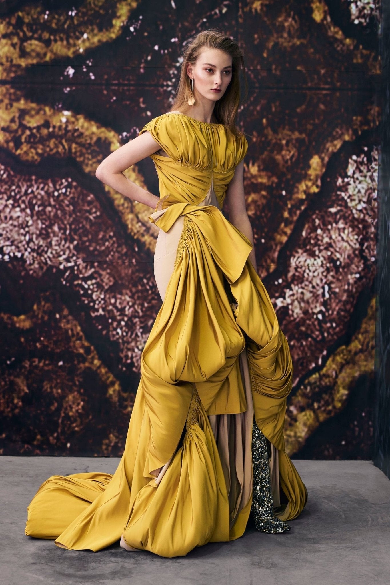 Imagined Gown - ALBOUSHIYA - district 5 - dubai - riyadh - abaya - dresses - designers - evening wear - luxury - elegance - craftsmanship - gowns - cocktail dresses - collections - georges