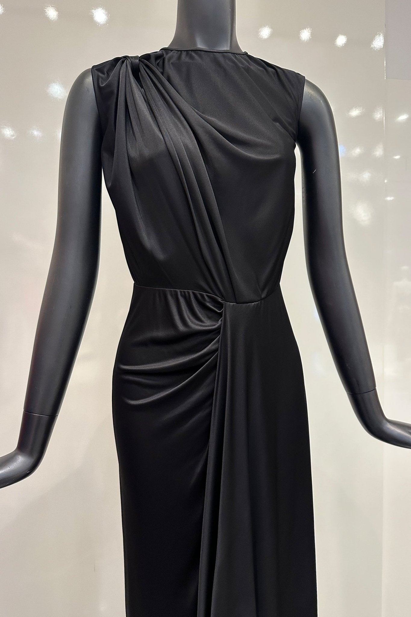 Liva midi dress - ALBOUSHIYA - district 5 - dubai - riyadh - abaya - dresses - designers - evening wear - luxury - elegance - craftsmanship - gowns - cocktail dresses - collections - georges