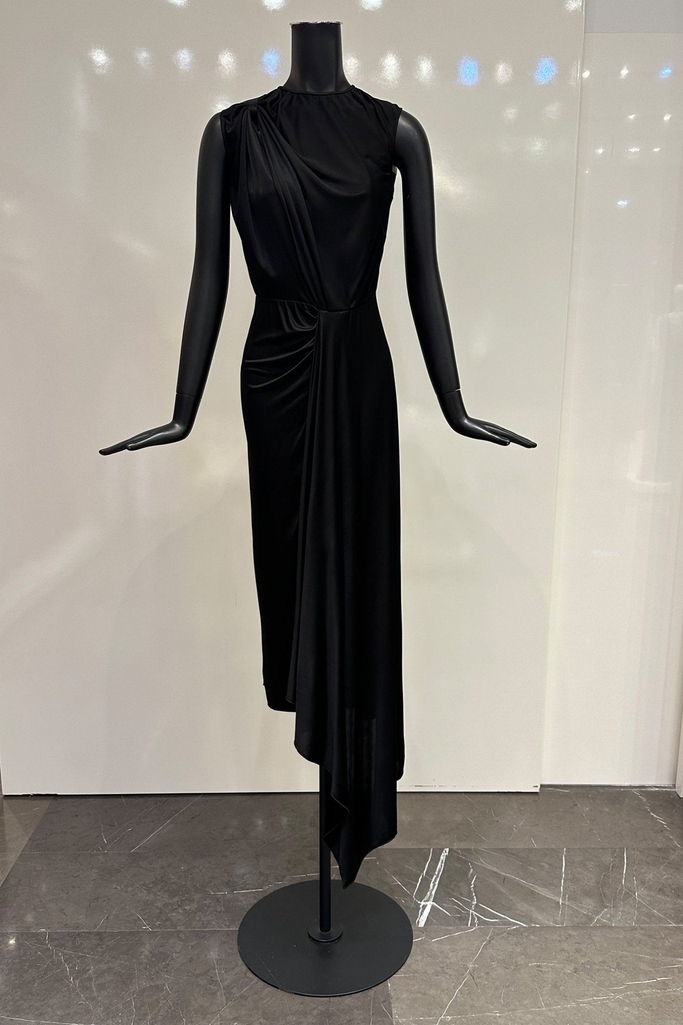 Liva midi dress - ALBOUSHIYA - district 5 - dubai - riyadh - abaya - dresses - designers - evening wear - luxury - elegance - craftsmanship - gowns - cocktail dresses - collections - georges