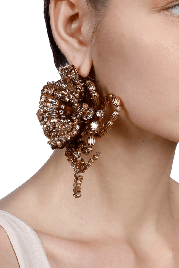True Earing - ALBOUSHIYA - district 5 - dubai - riyadh - abaya - dresses - designers - evening wear - luxury - elegance - craftsmanship - gowns - cocktail dresses - collections - georges