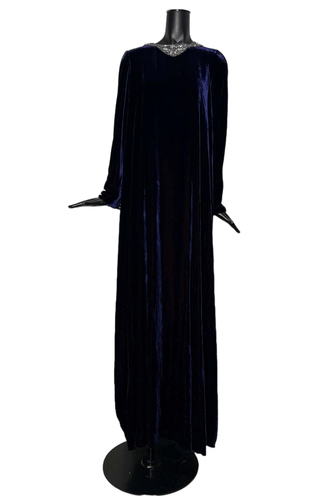 Vencejo Dress - ALBOUSHIYA - district 5 - dubai - riyadh - abaya - dresses - designers - evening wear - luxury - elegance - craftsmanship - gowns - cocktail dresses - collections - georges