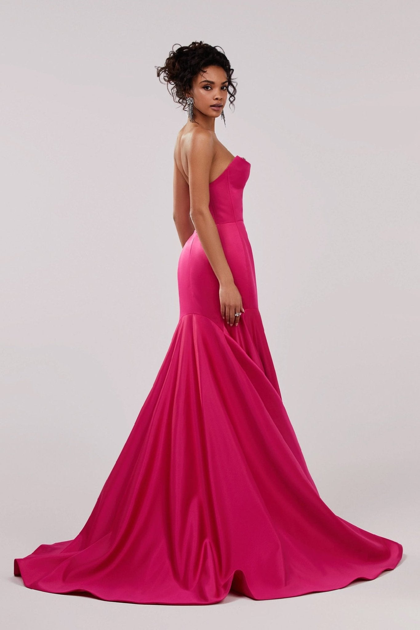 Fitted Strapless Gown - ALBOUSHIYA - district 5 - dubai - riyadh - abaya - dresses - designers - evening wear - luxury - elegance - craftsmanship - gowns - cocktail dresses - collections - georges