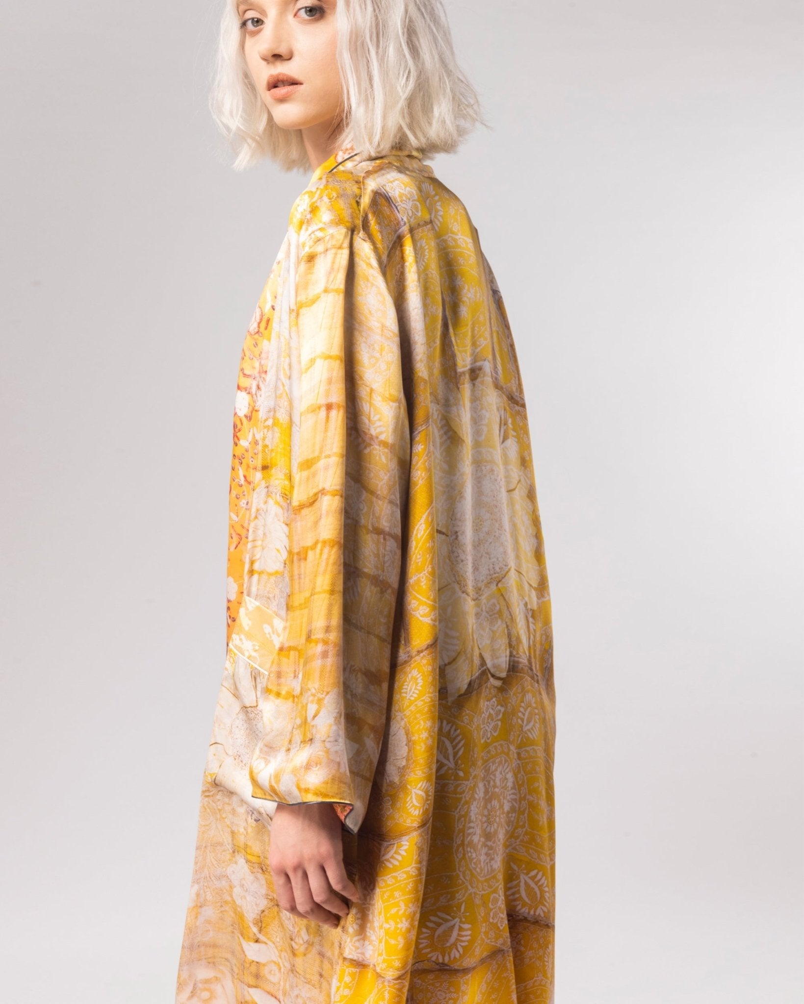 Jeanne d’Arc x Victoria Reversible Robe - ALBOUSHIYA - district 5 - dubai - riyadh - abaya - dresses - designers - evening wear - luxury - elegance - craftsmanship - gowns - cocktail dresses - collections - georges