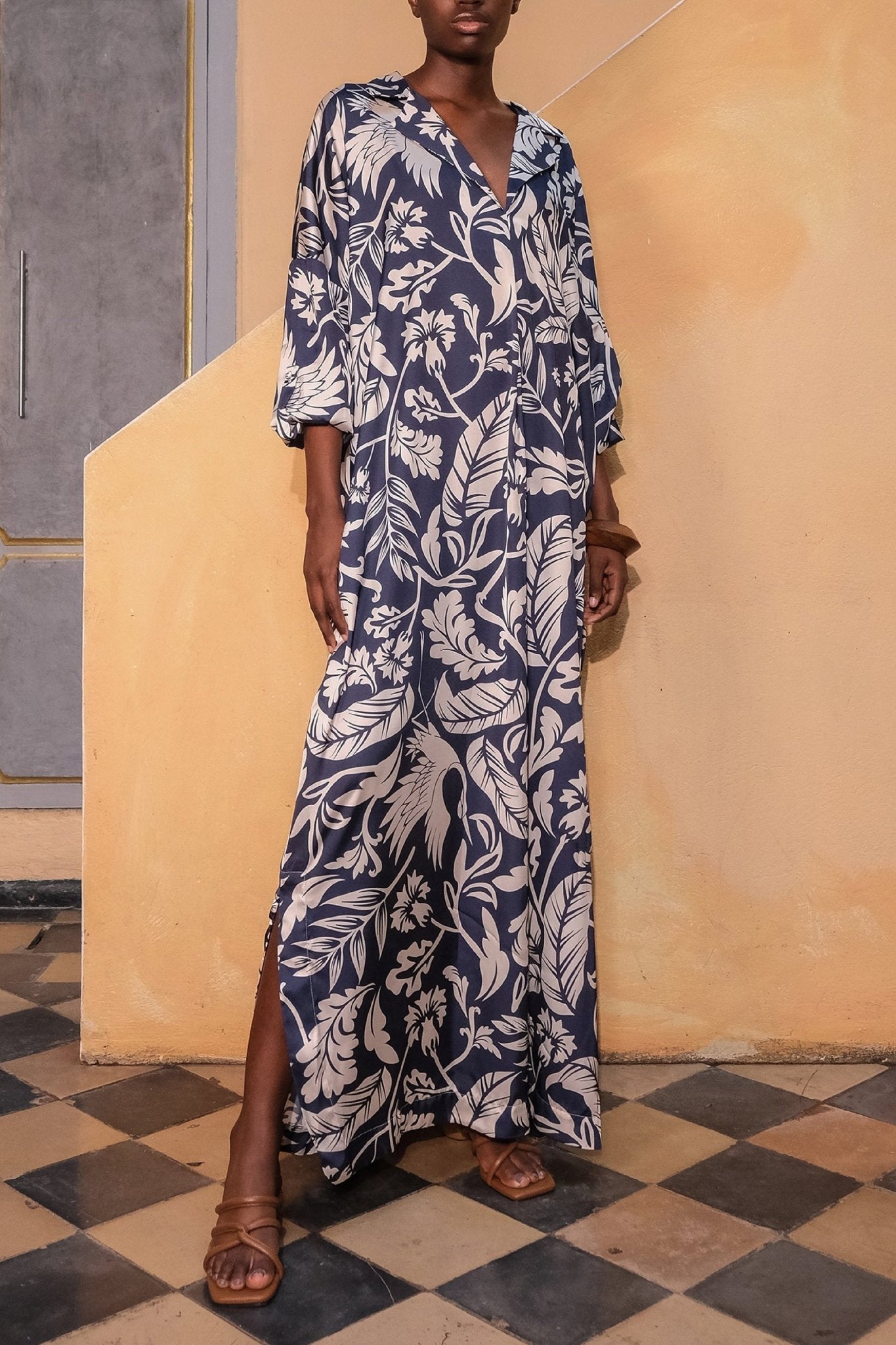 Perla Azul Tunic in Navy - ALBOUSHIYA - district 5 - dubai - riyadh - abaya - dresses - designers - evening wear - luxury - elegance - craftsmanship - gowns - cocktail dresses - collections - georges